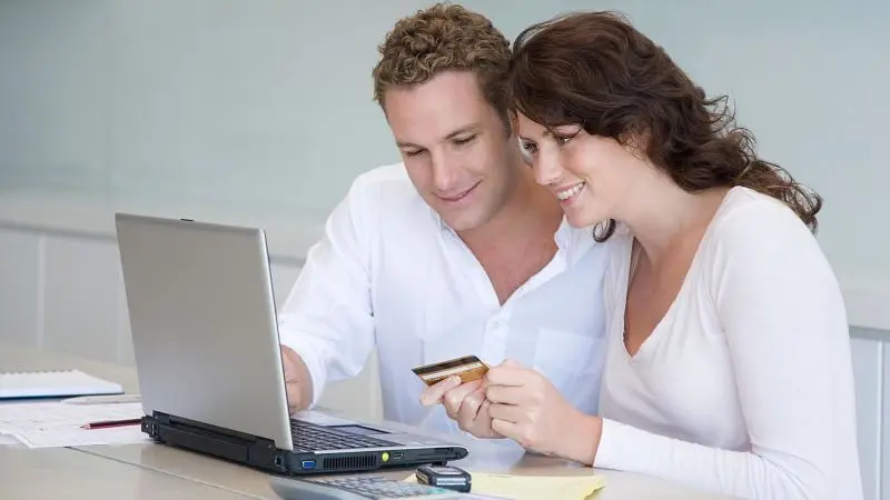 The Pros and Cons of Joint Credit Cards: Is It Right for You and Your Partner?