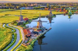 Top 8 Must-See Attractions in Holland
